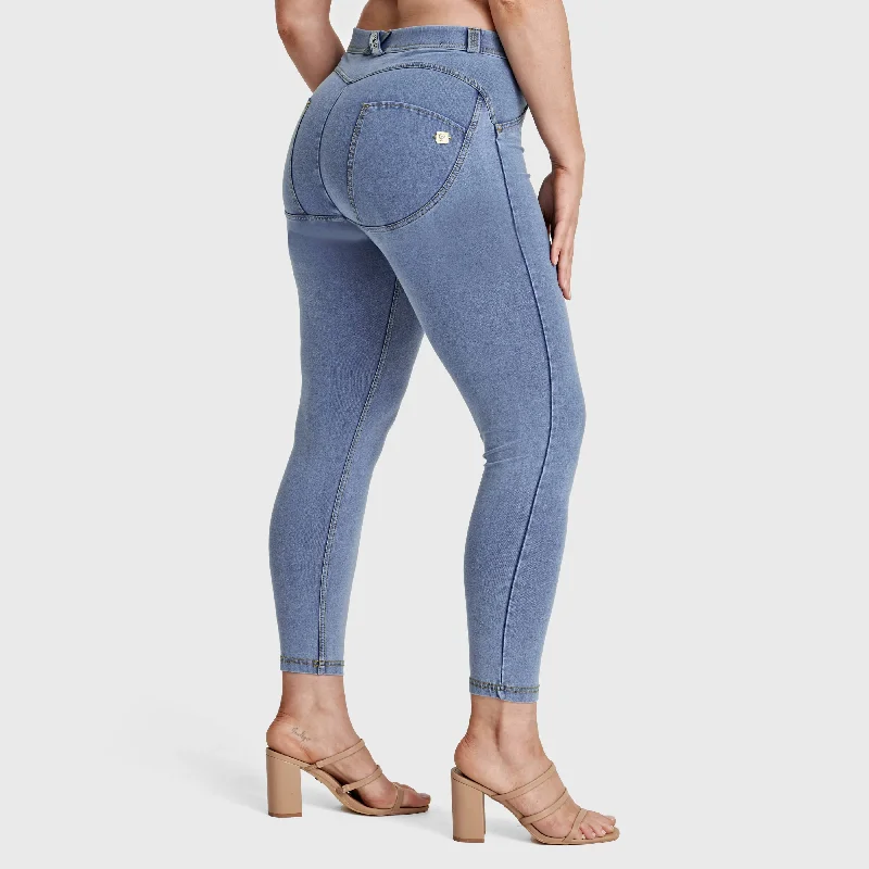 WR.UP® Curvy Denim - High Waisted - 7/8 Length - Light Blue + Yellow Stitching